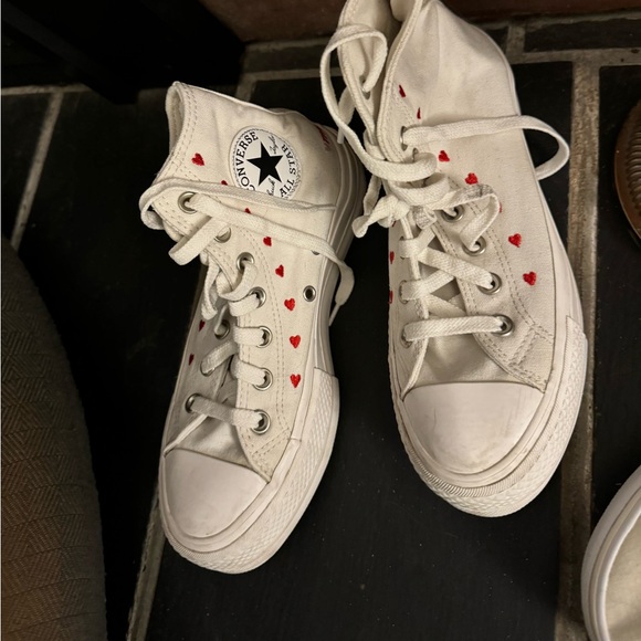 Limited edition ‘embroidered hearts’ Converse - Picture 2 of 5
